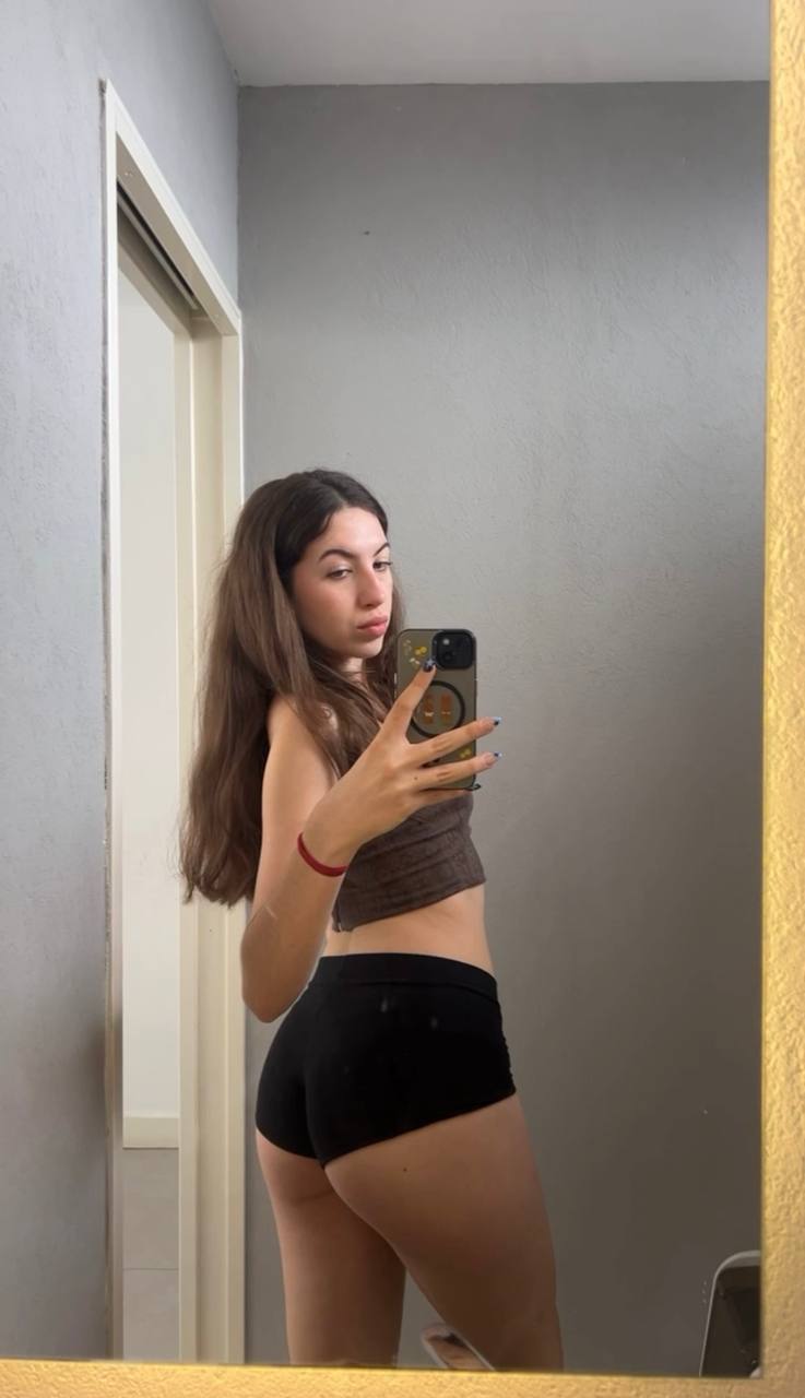 Amber in her underwear in Chicago