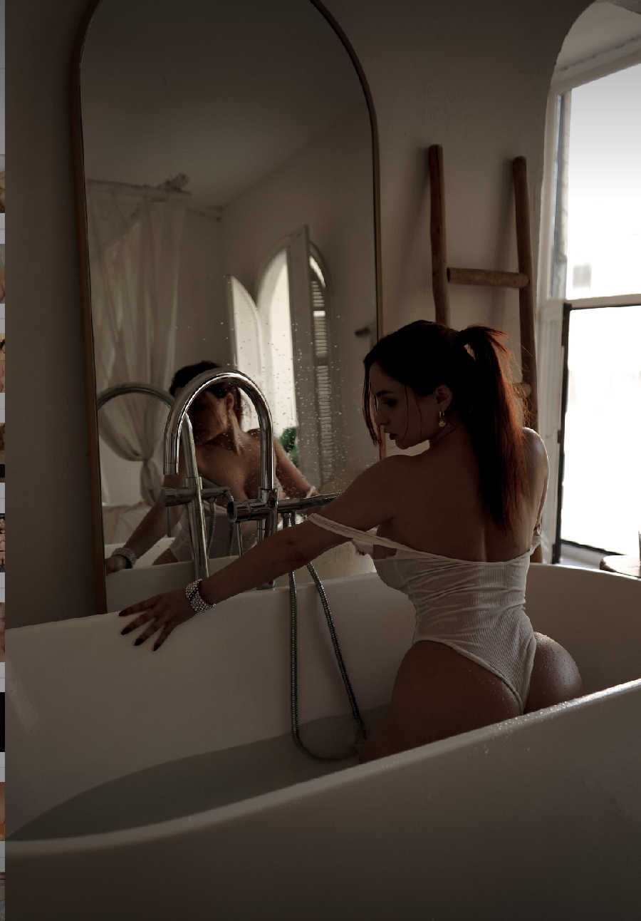 A playful frame from Miranda Faith nude — online in Chicago