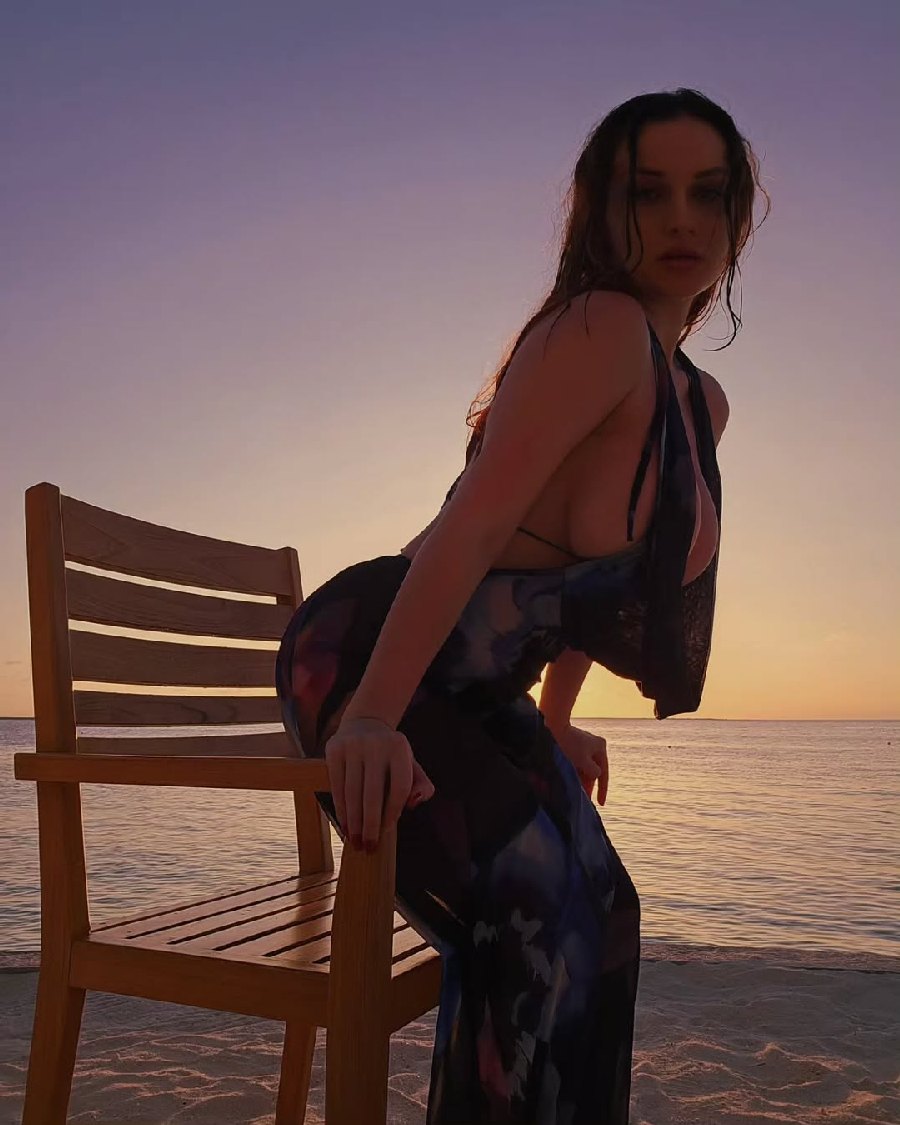 Sexy girl Miranda Faith nude in Chicago