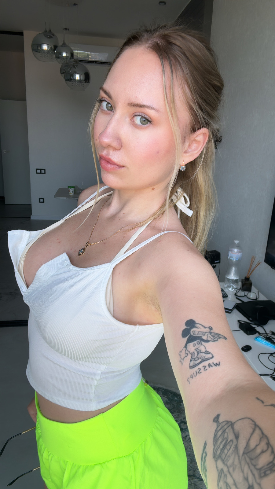 KateV in her underwear in Chicago