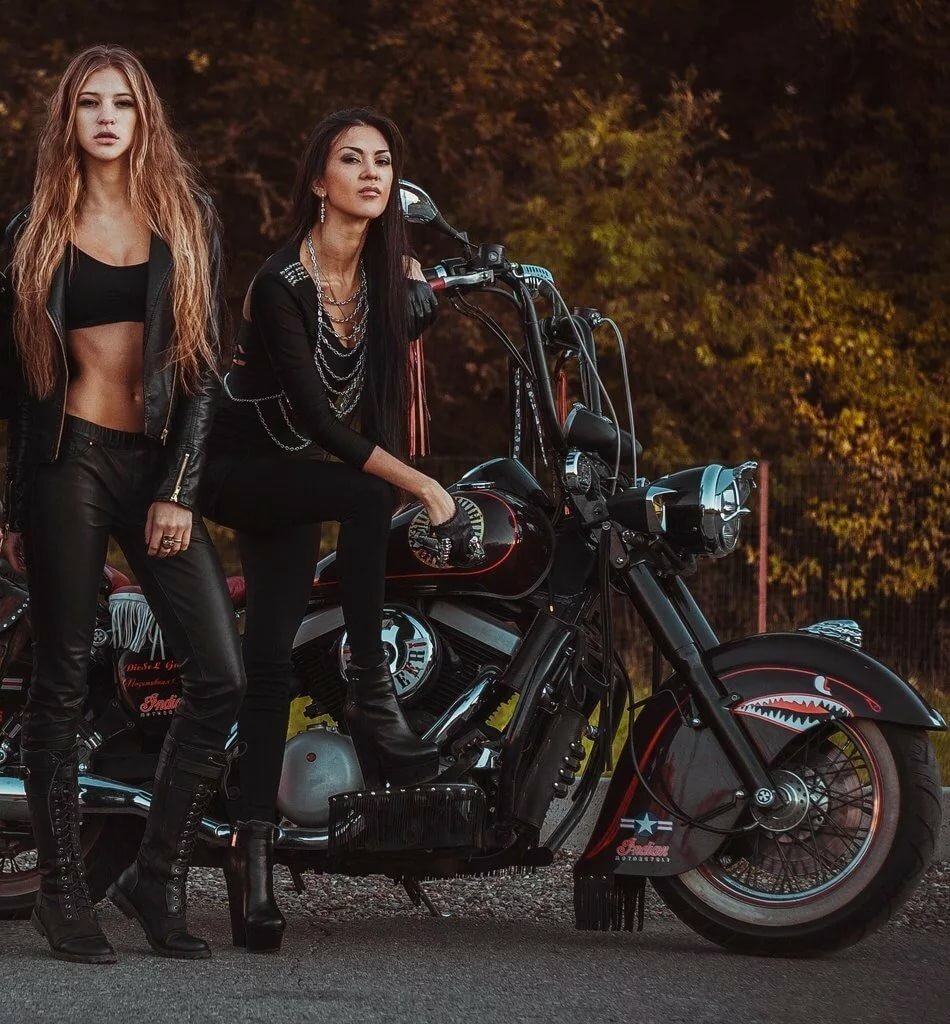 Beautiful girls and bikes in Chicago