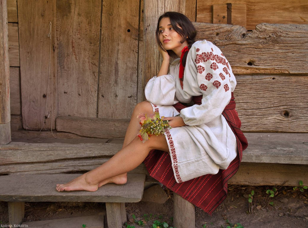 Fresh photos, fresh mood — Women in Slavic costumes online in Chicago