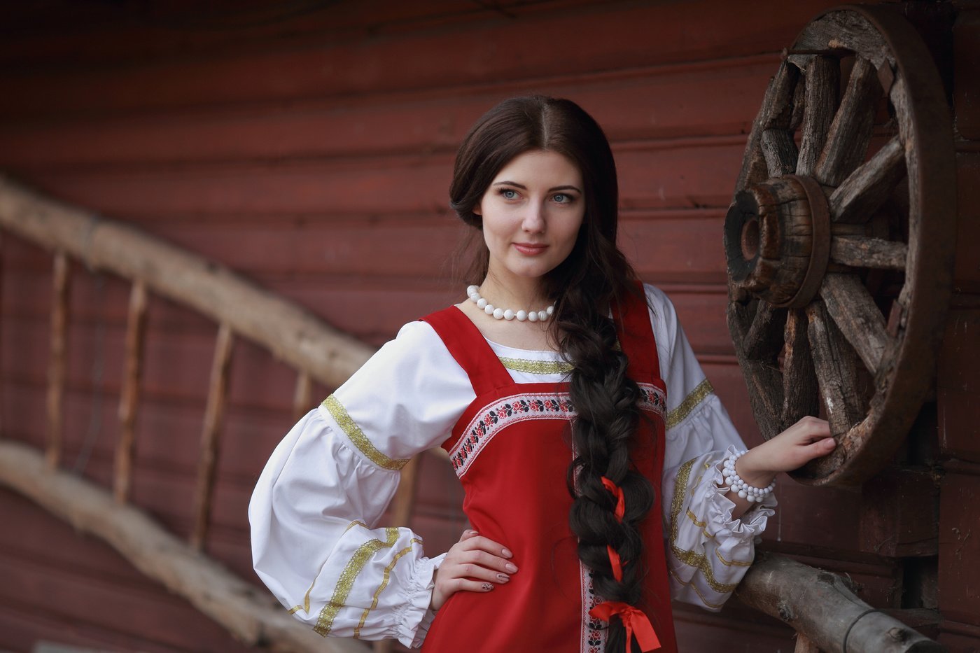 Girls in Slavic costumes’s look of the day — catch her live in Chicago
