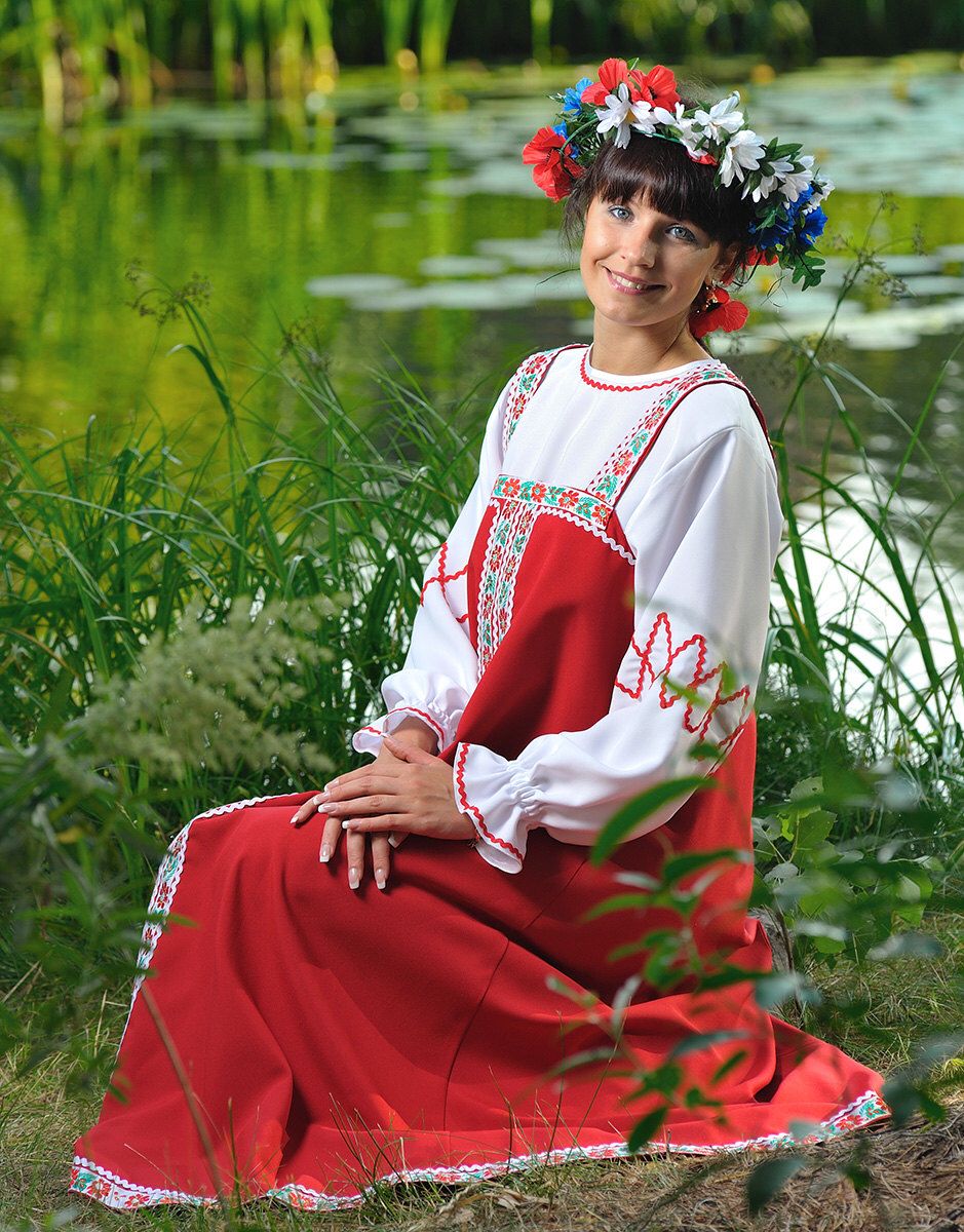 Beautiful girl Girls in Slavic costumes in Chicago